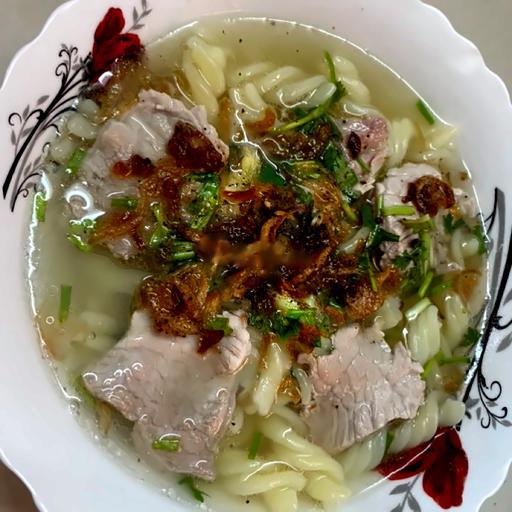 banh-canh-nui-hu-tiu-thit