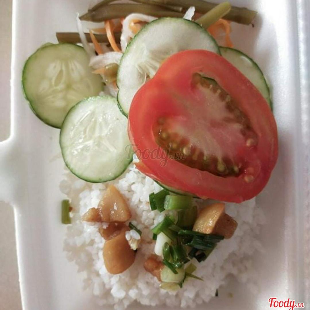 hop-com-khong-dua-chua-chan-mo-hanh