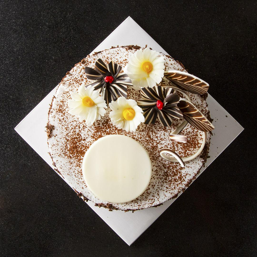 tiramisu-nguyen-o-20cm-co-trang-tri