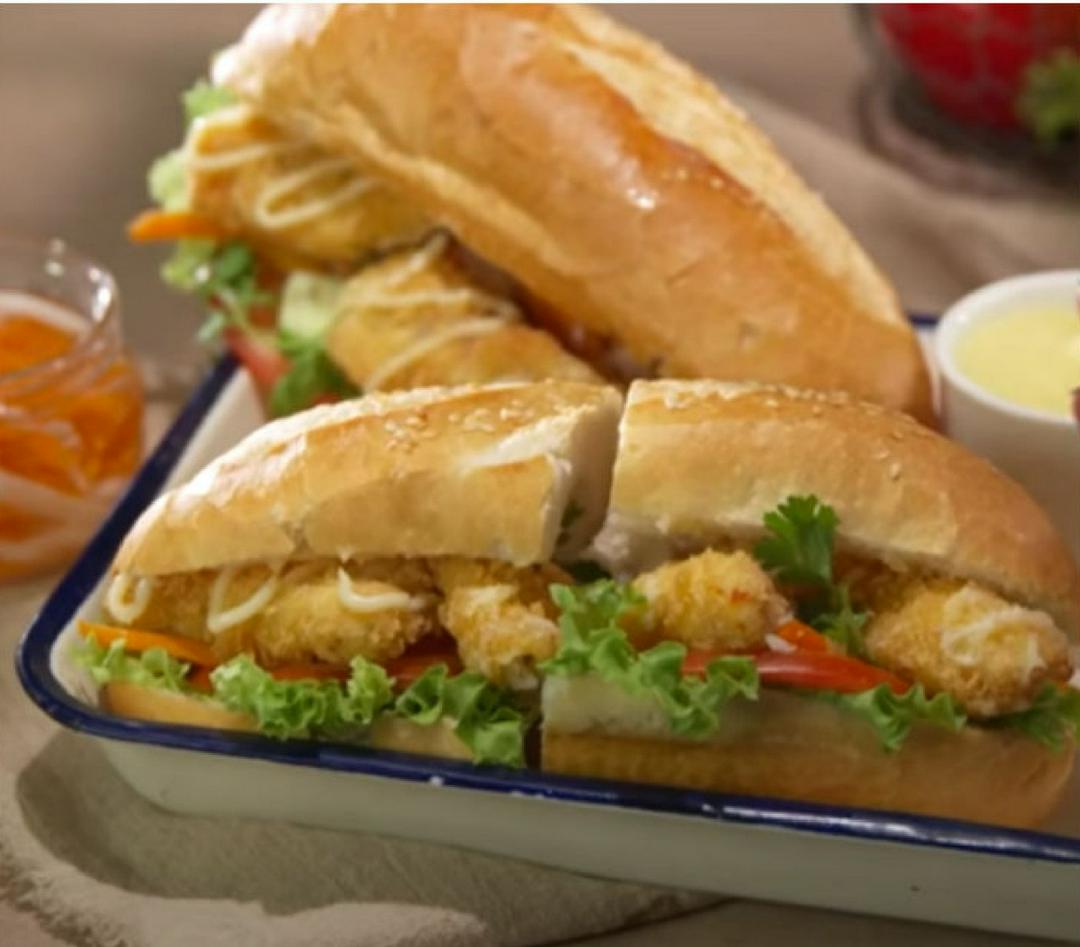 2-banh-mi-ga-trung-kem-2-ly-coca