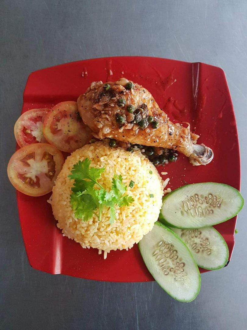 com-ga-da-gion-sot-tieu-xanh-nho