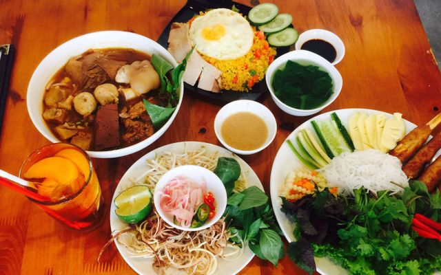 bun-viet-bun-bo-hue-nguyen-phong-sac