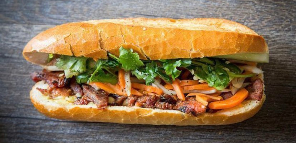 chi-hong-banh-my-sieu-nhan-banh-trang-ac-biet-tan-xuan