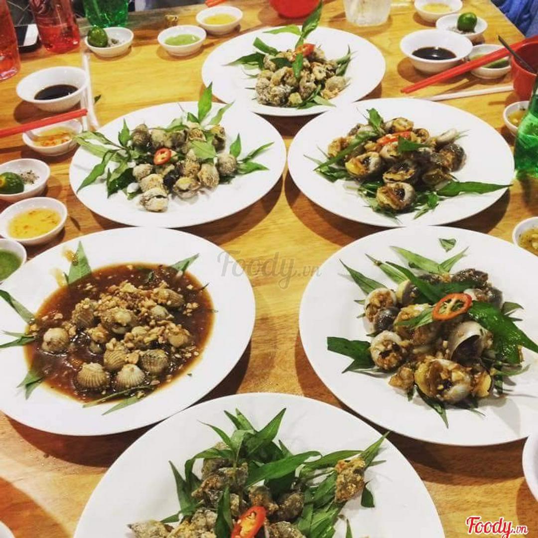 combo-tet-hau-nuong-trung-cut-1con-vit-lon-xao-toi-1-trung-ngheu-hap-thai-so-huyet-rang-muoi-ot-oc-sua-nuong-mo-hanh