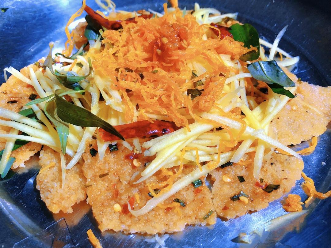 com-chay-tron-kho-ga-sot-me