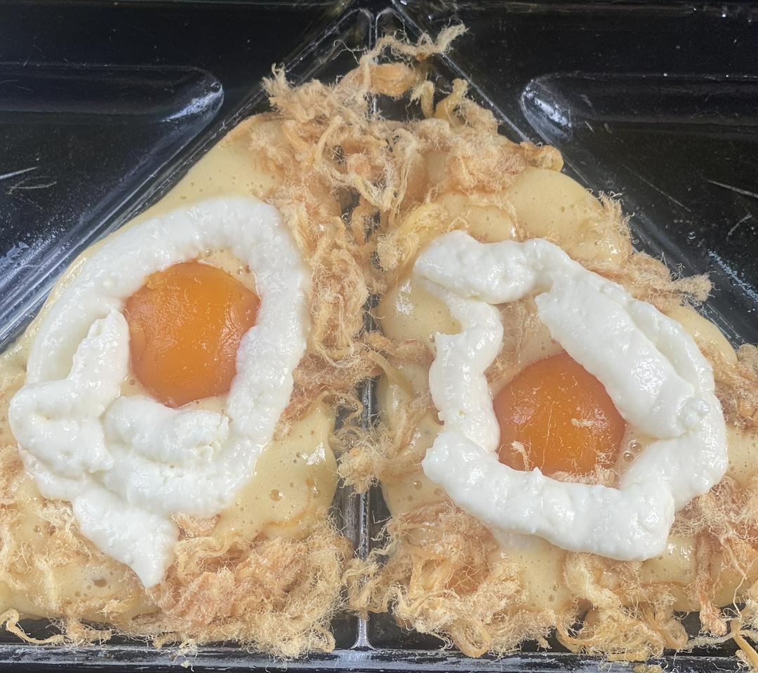 hotdog-pho-mai-cha-bong-trung-muoi-2-cai