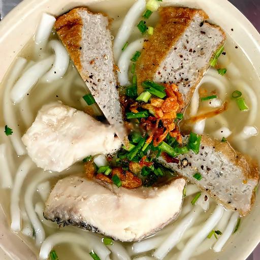 banh-canh-cha-va-ca-loc