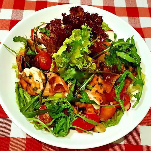 4-insalatine-miste-con-gamberi-e-salmone