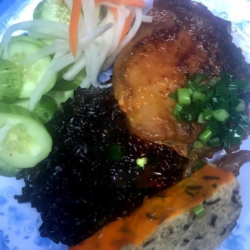 com-gao-lut-voi-suon-cha