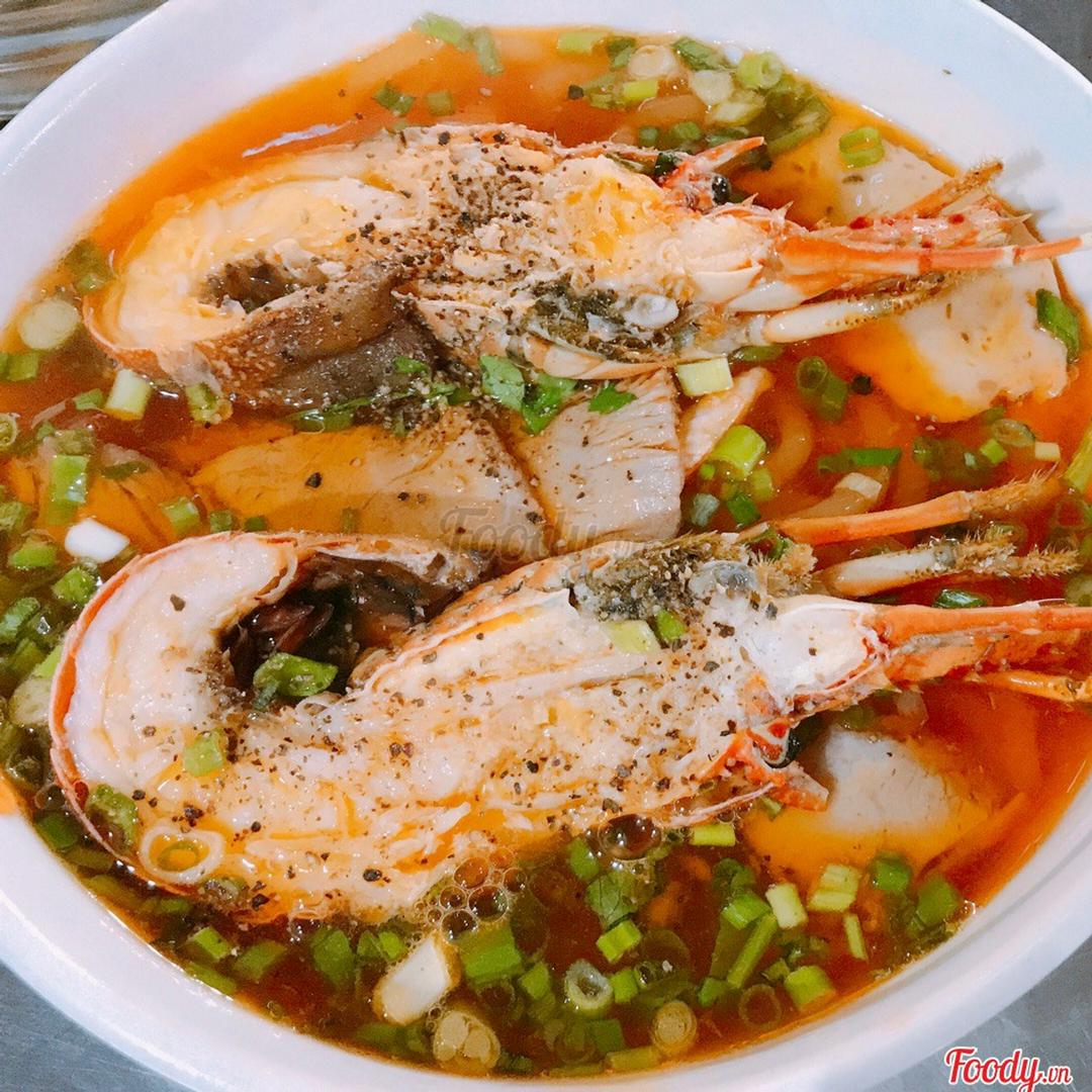 banh-canh-ac-biet-tom-hum