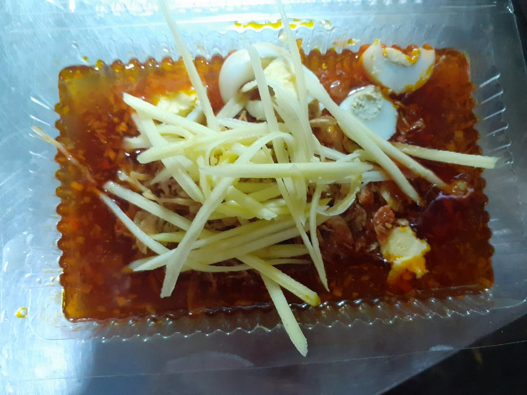 banh-trang-cham-sot-sa-te