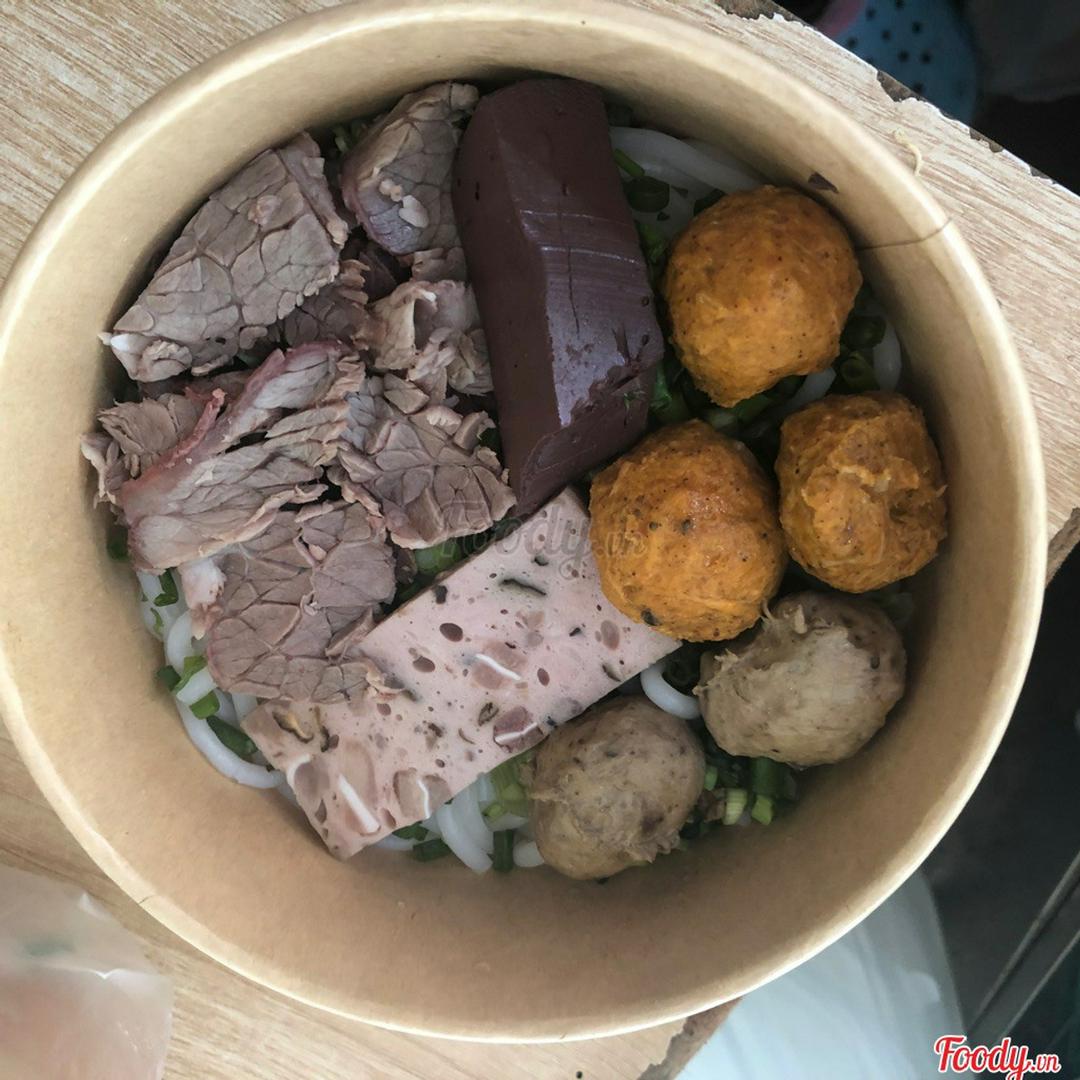 combo-bun-bo-hue-khong-mong-thay-bang-moc-va-5-cai-quay