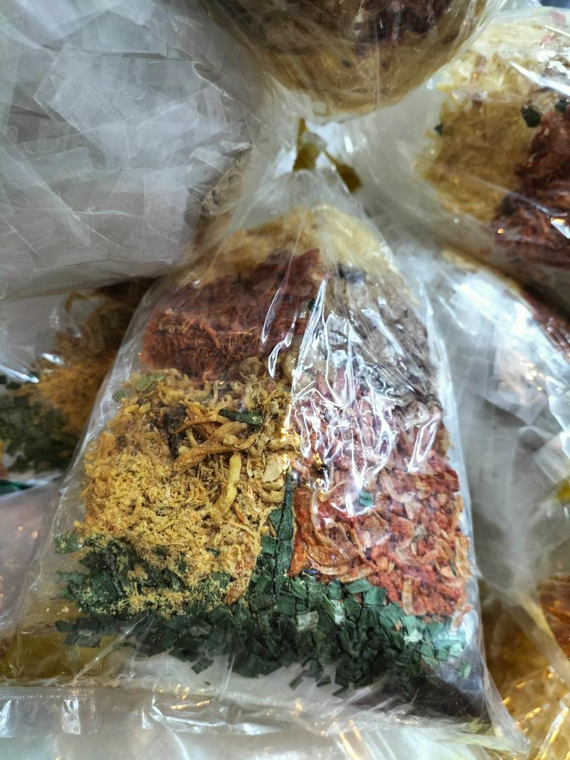 banh-trang-thap-cam-tu-tron