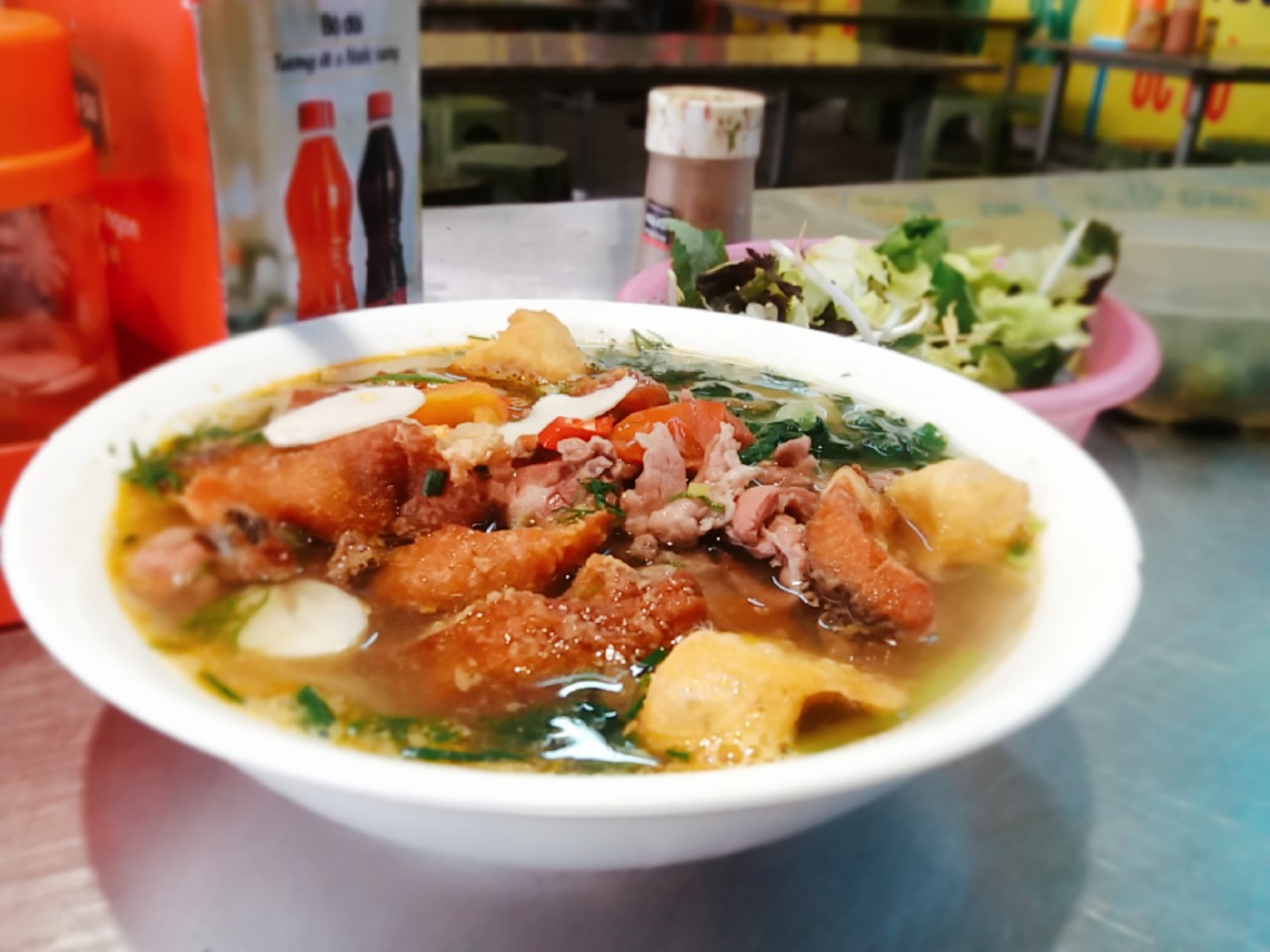 quan-an-co-hang-bun-cac-mon