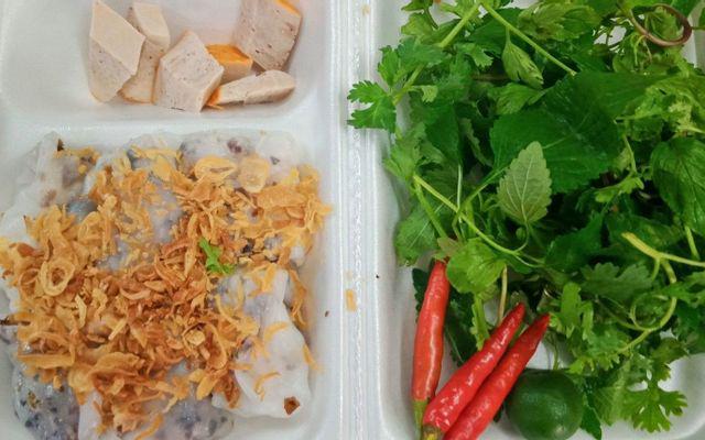 banh-cuon-nong-nhan-thit-moc-nhi-nam-huong-thit-nuong-cha-que