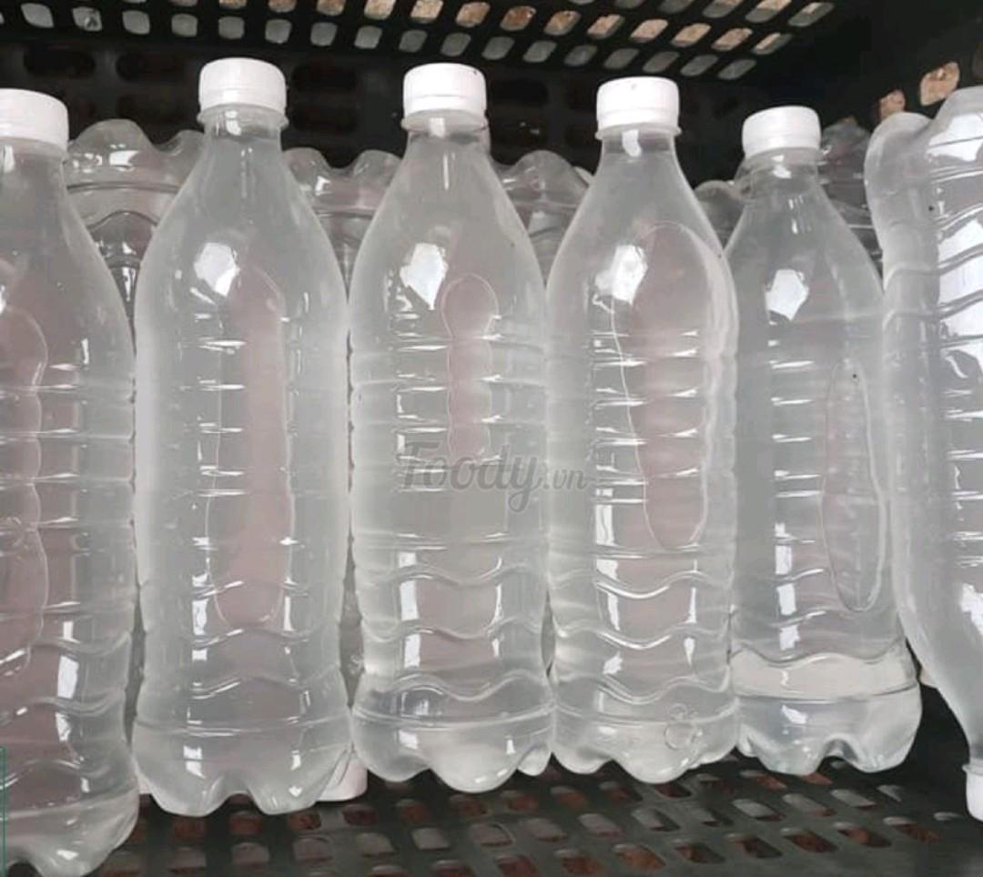 nuoc-dua-tuoi-ong-chai