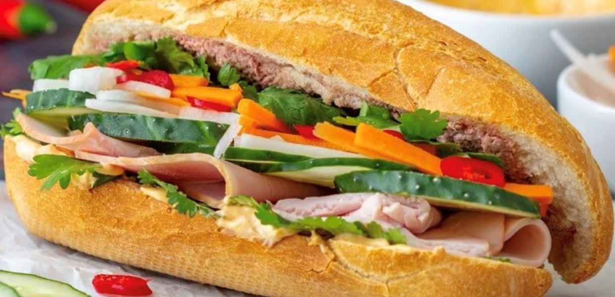 banh-mi-ha-noi-phuc-vy-bach-ang