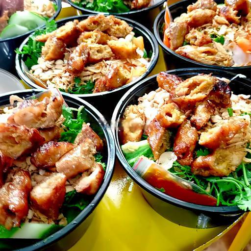 bun-tron-nem-lui-hue