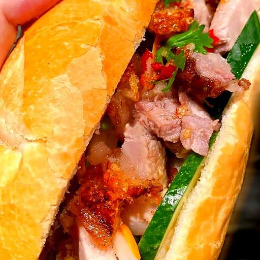 banh-mi-heo-quay