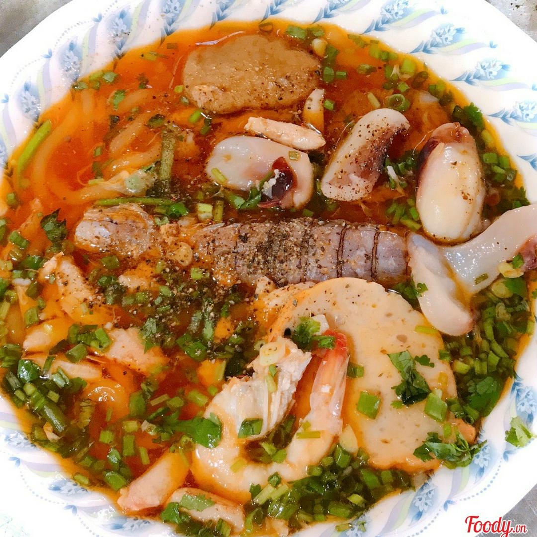 banh-canh-ac-biet-cua-tom-muc