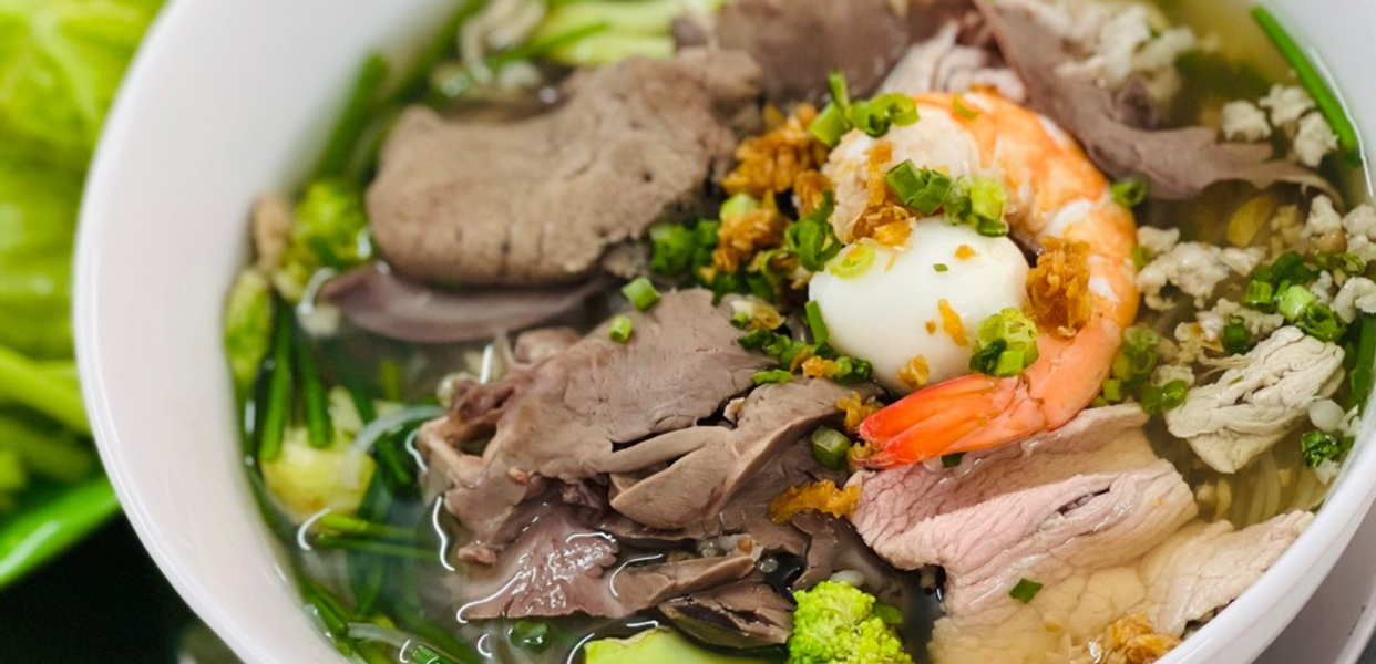 thanh-at-hu-tieu-nam-vang-le-van-viet