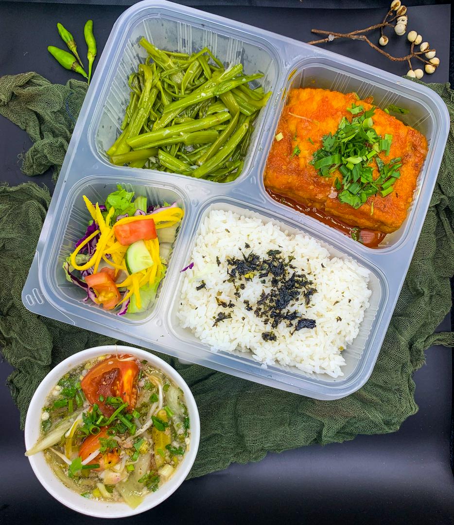 com-au-hu-nhoi-thit-sot-ca