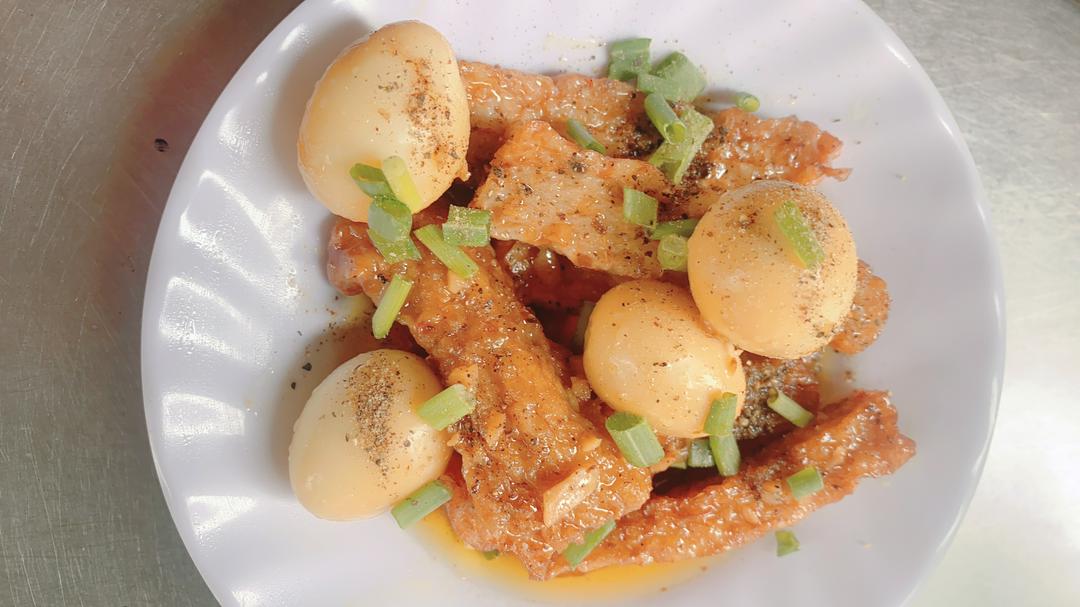 com-cha-ca-kho-trung-cut