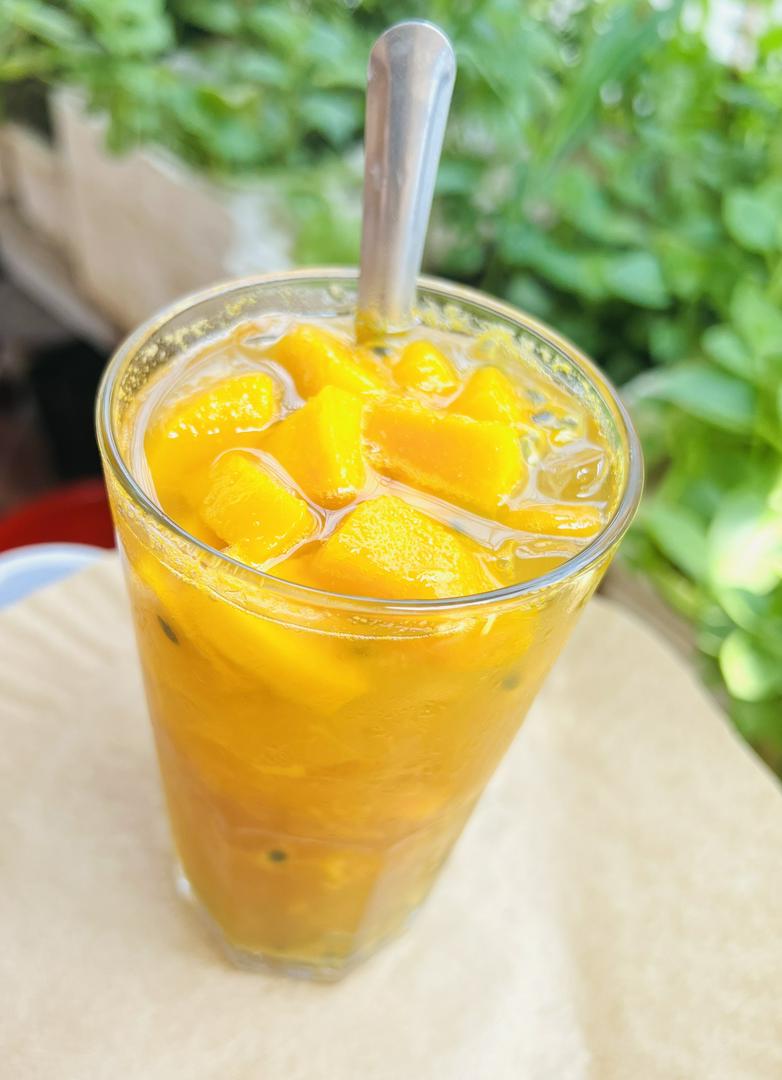 tra-xoai-chanh-leo-coc-700ml