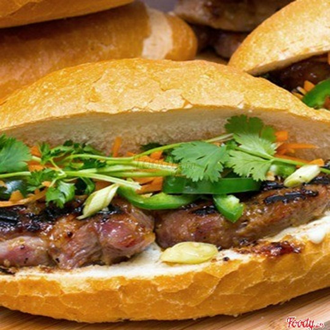 banh-mi-nem-lui