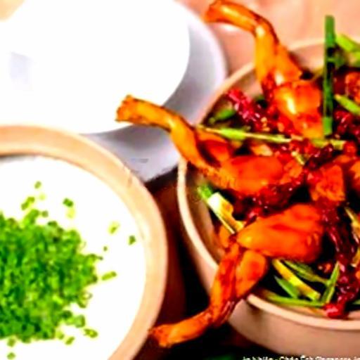 phan-ech-1-5-con-chao-hoac-banh-mi