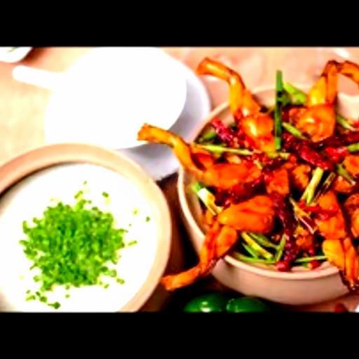 phan-ech-2-con-chao-hoac-banh-mi