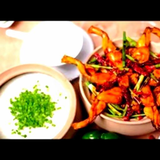 phan-ech-3-con-2-chao-hoac-banh-mi