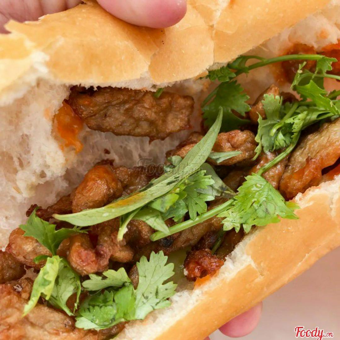 banh-mi-cha-ca