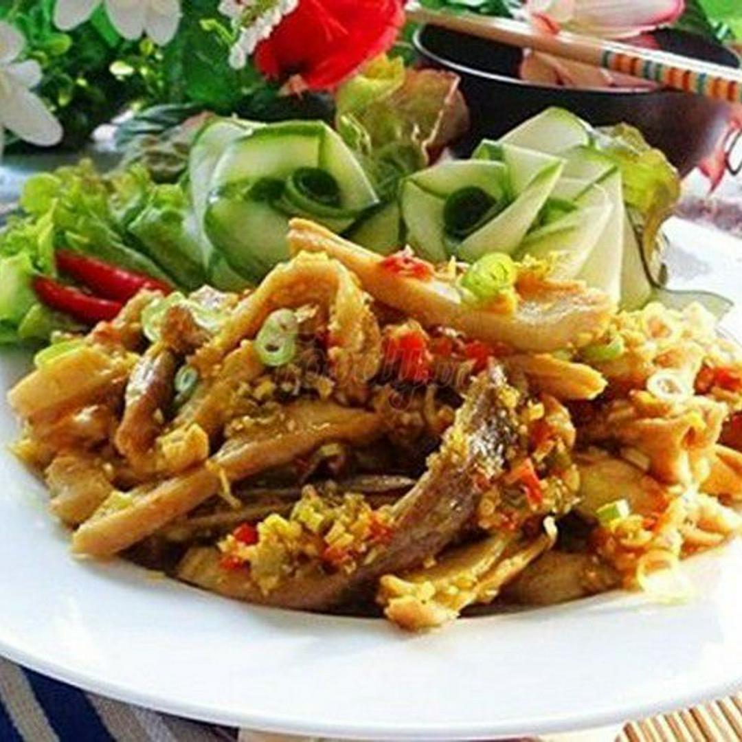 tai-heo-xao-chua-ngot