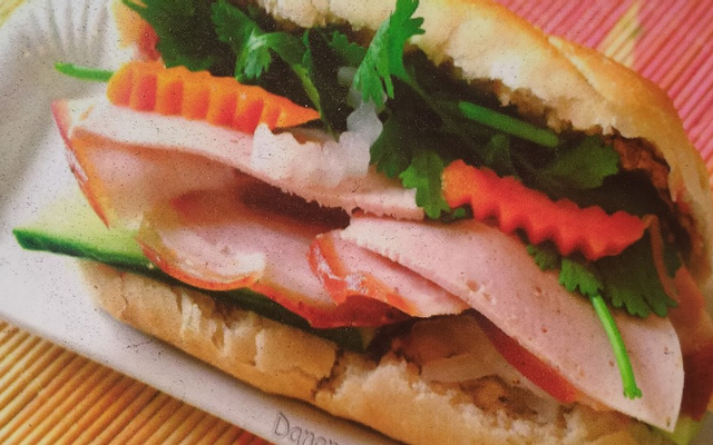 banh-mi-ha-noi-thuc-pham-o-an-nhanh-thang-hoa