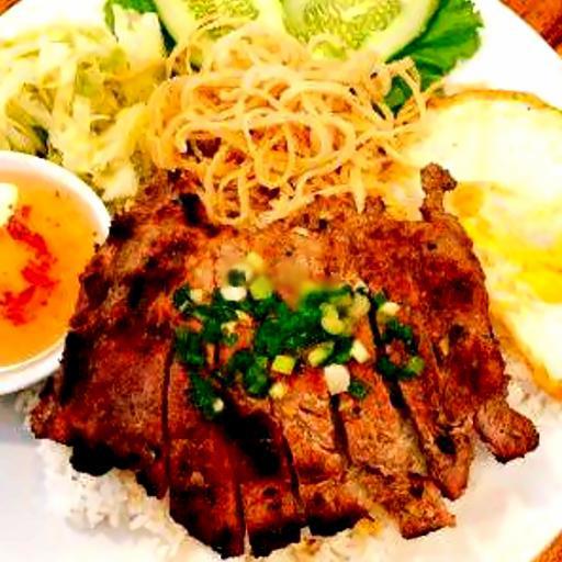 com-tam-suon-nuong-trung-op-la