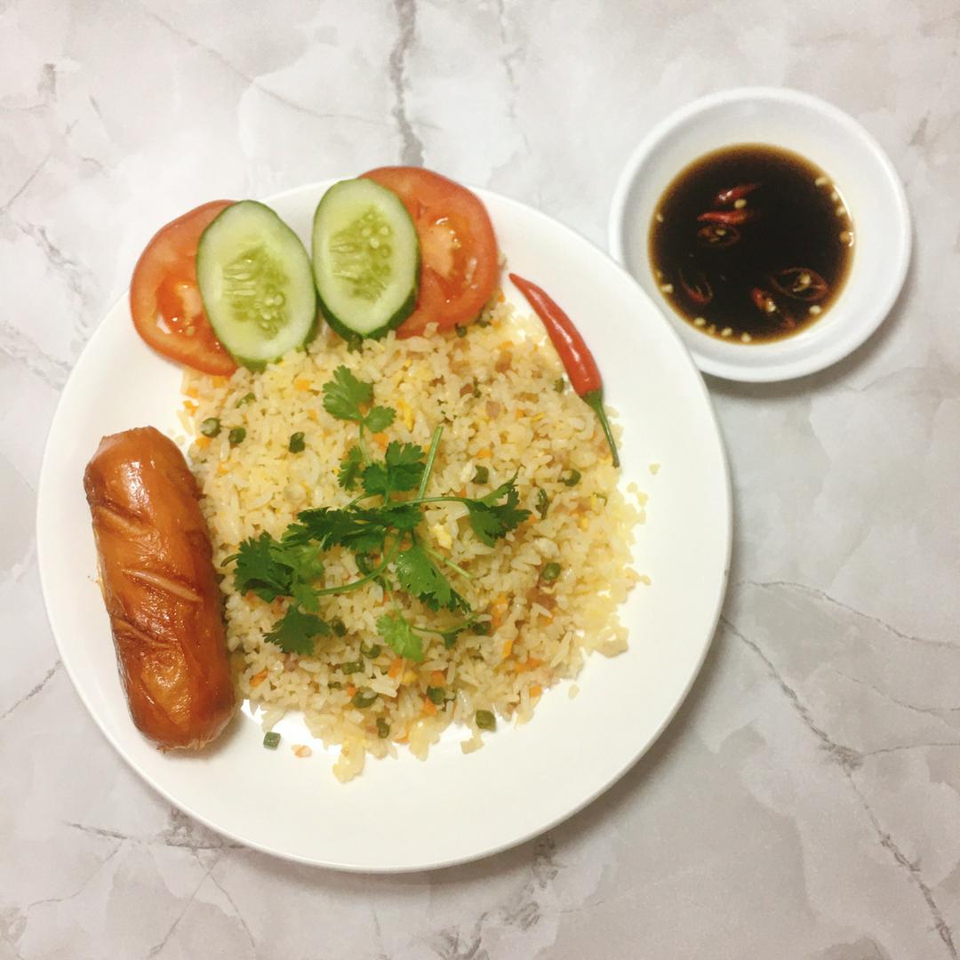 com-chien-duong-chau-1-xuc-xich-uc