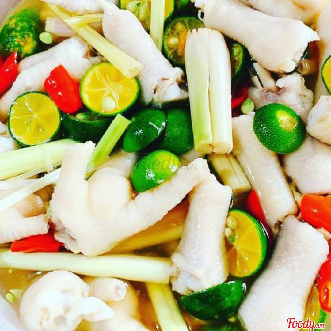 chan-ga-co-xuong-ngam-sa-tac-lon