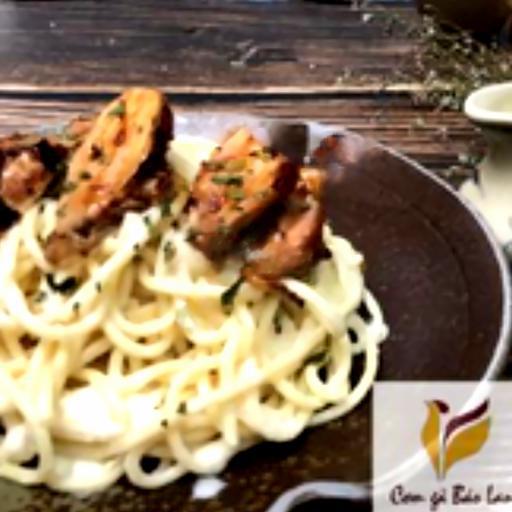 spaghetti-ga-nuong-bbq-sot-kem-tuoi-pho-mai