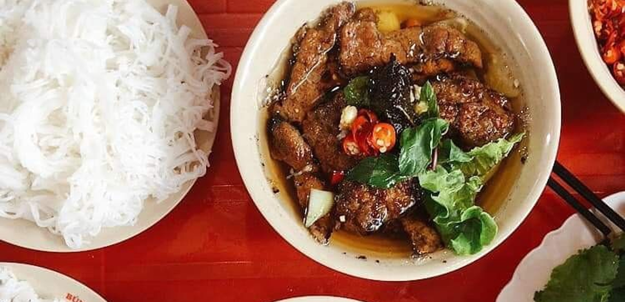 banh-cuon-nong-bun-cha-ga-tan-co-nhue-2