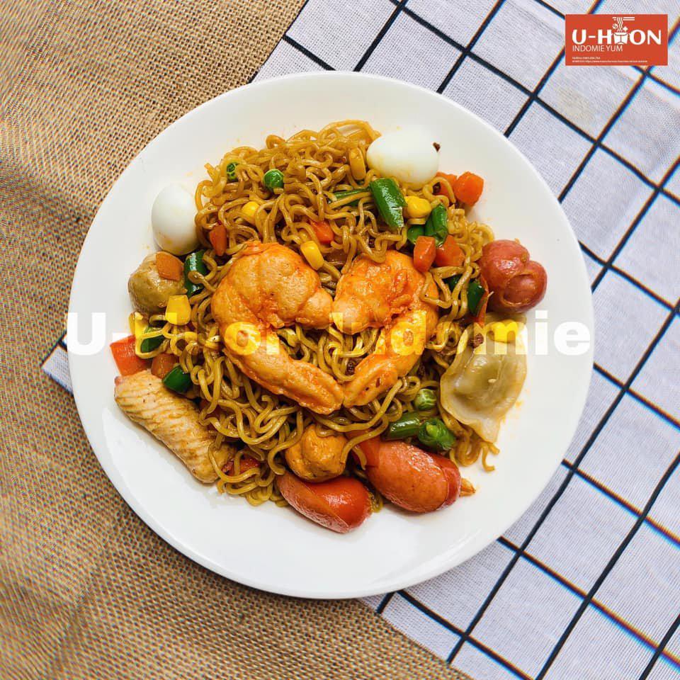 indomie-vi-ga-gion-sieu-cay-thap-cam