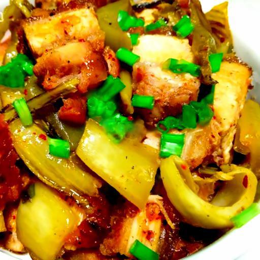 com-heo-quay-kho-cai-chua