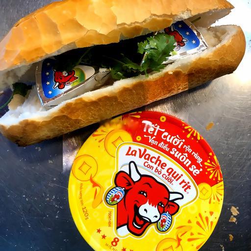 banh-mi-pho-mai-cha-bong