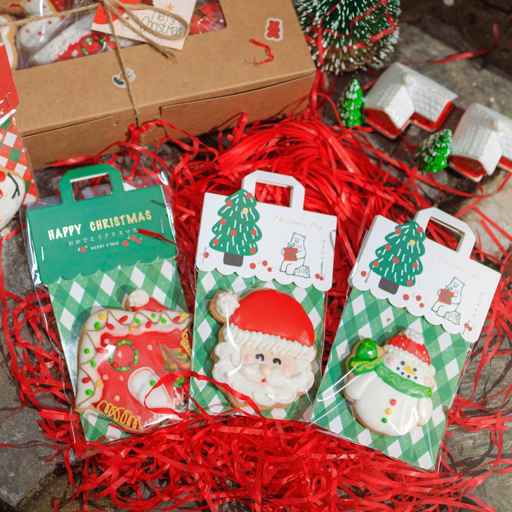 qua-tang-1-banh-cookies-giang-sinh-tui-tag-giay-mau-ngau-nhien