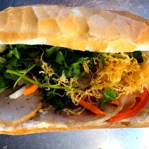banh-mi-trung-cha-bong