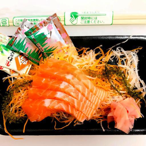 sashimi-ca-hoi-nauy-tuoi-ngon-5-mieng-ay-u-nuoc-cham