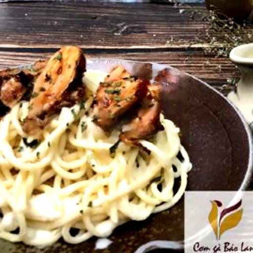 spaghetti-ga-nuong-bbq-sot-kem-tuoi-phomai