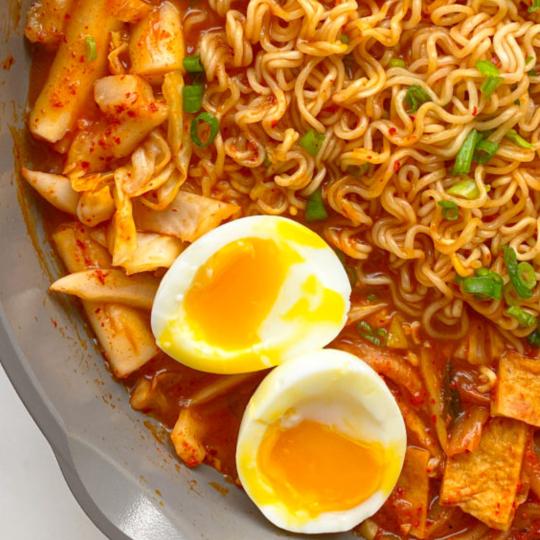 mi-tron-tokbokki-banh-gao-trung-ao