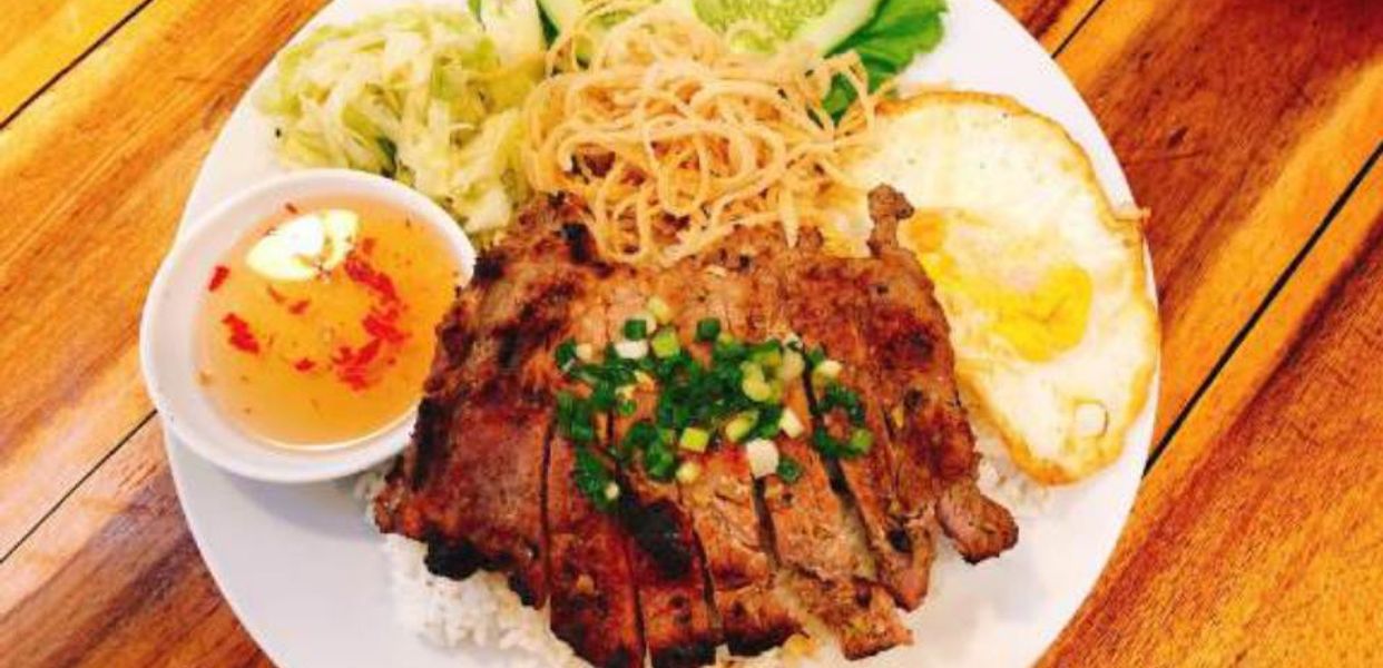 com-tam-mien-tay-xom-chieu