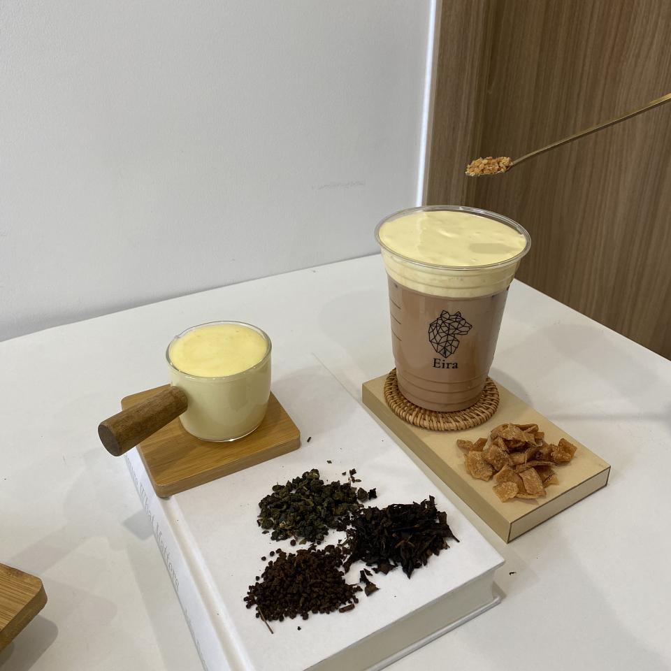 tra-sua-lai-kem-trung-phu-dua